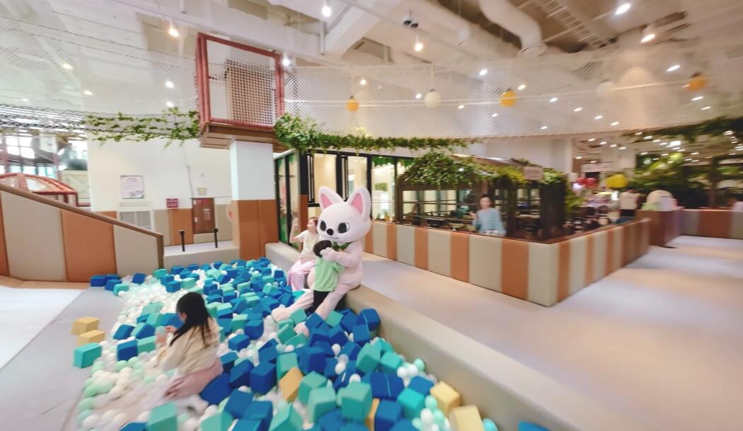 Indoor theme park with a foam block pit